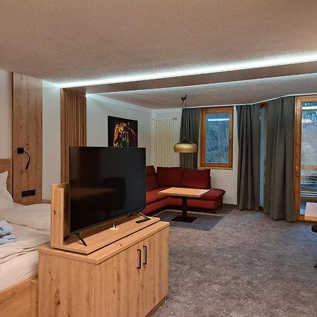 Hotel Und Appartementhof Waldeck บาดฟึสซิง ภายนอก รูปภาพ
