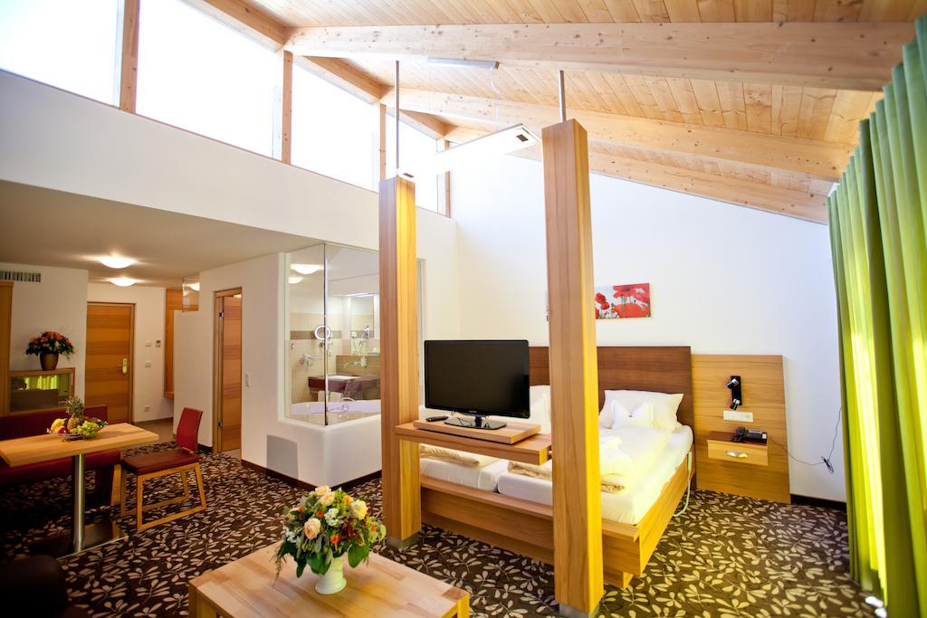 Hotel Und Appartementhof Waldeck บาดฟึสซิง ภายนอก รูปภาพ