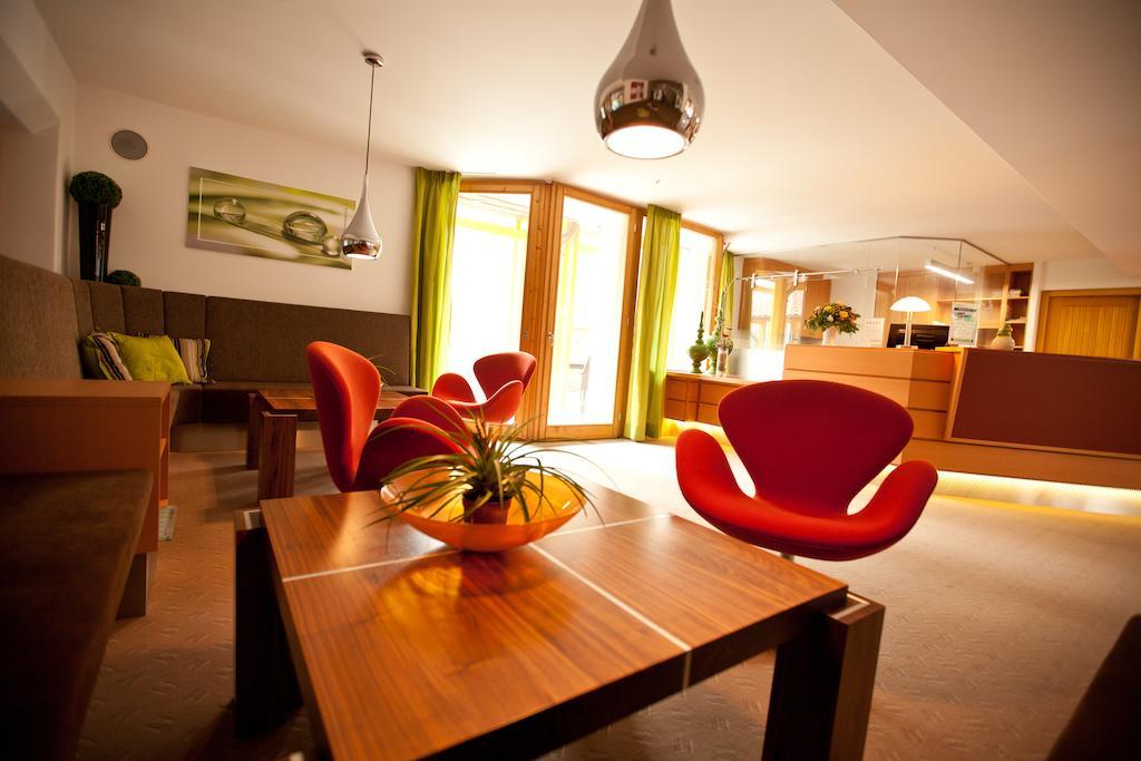 Hotel Und Appartementhof Waldeck บาดฟึสซิง ภายนอก รูปภาพ