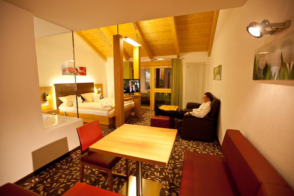 Hotel Und Appartementhof Waldeck บาดฟึสซิง ภายนอก รูปภาพ