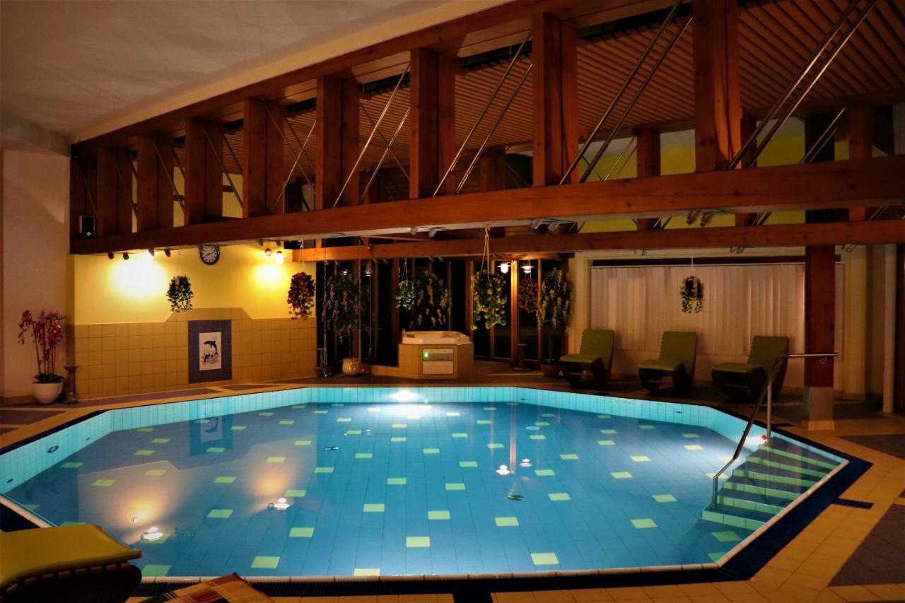 Hotel Und Appartementhof Waldeck บาดฟึสซิง ภายนอก รูปภาพ