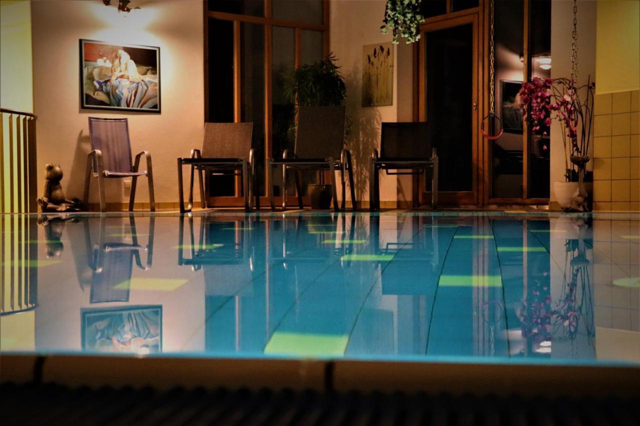 Hotel Und Appartementhof Waldeck บาดฟึสซิง ภายนอก รูปภาพ