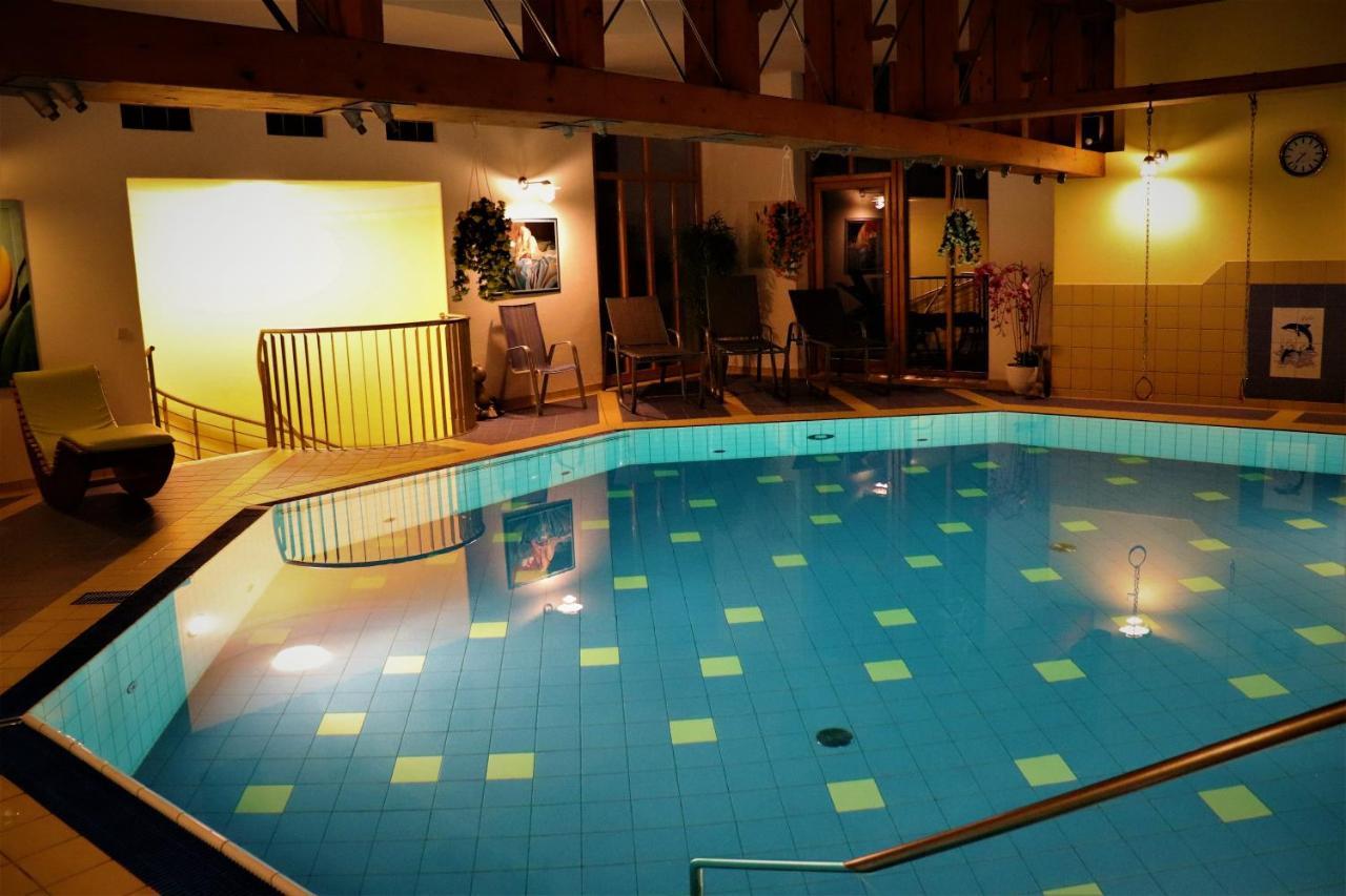 Hotel Und Appartementhof Waldeck บาดฟึสซิง ภายนอก รูปภาพ